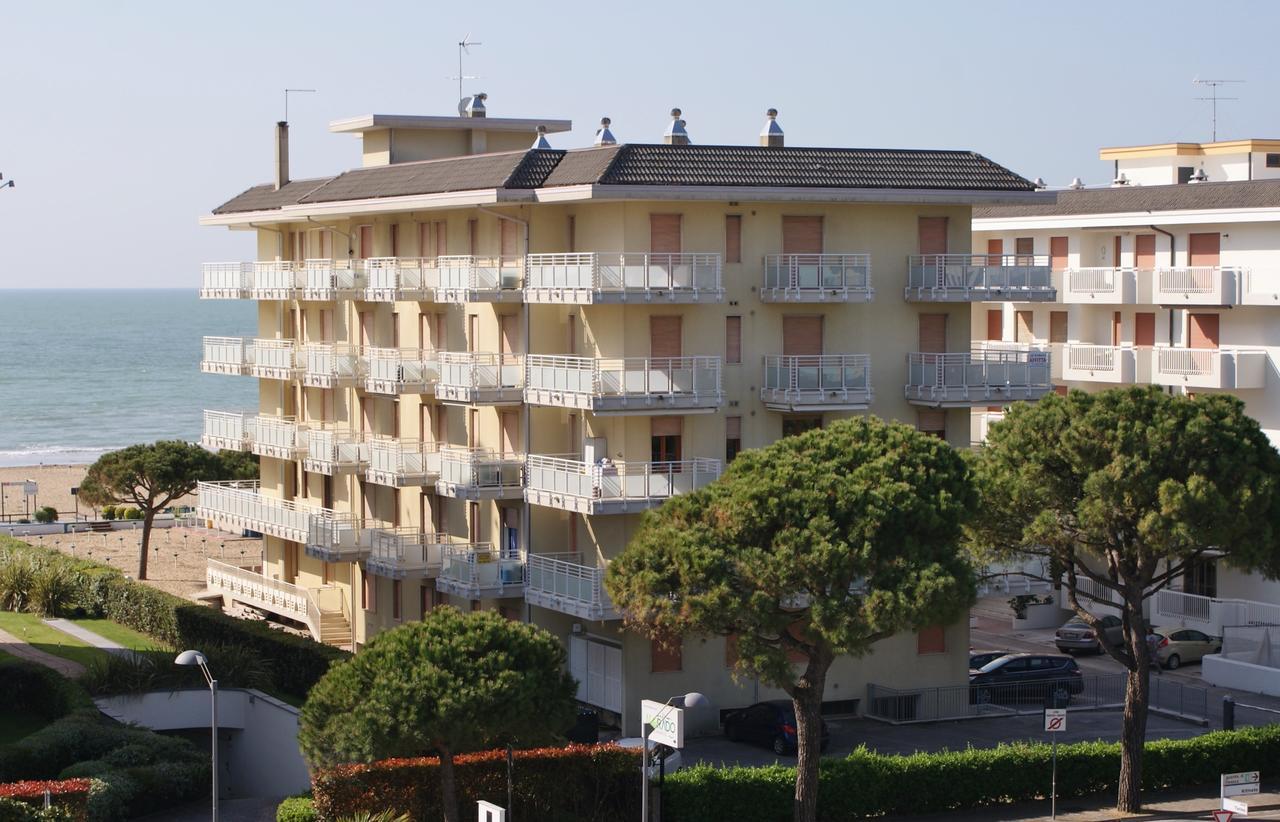 Appartamenti Diplomatic-Residence Fronte Mare-Piazza Torino-Lido Di Jesolo Exterior photo