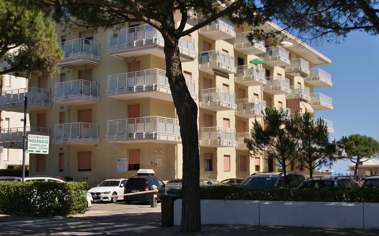 Appartamenti Diplomatic-Residence Fronte Mare-Piazza Torino-Lido Di Jesolo Exterior photo